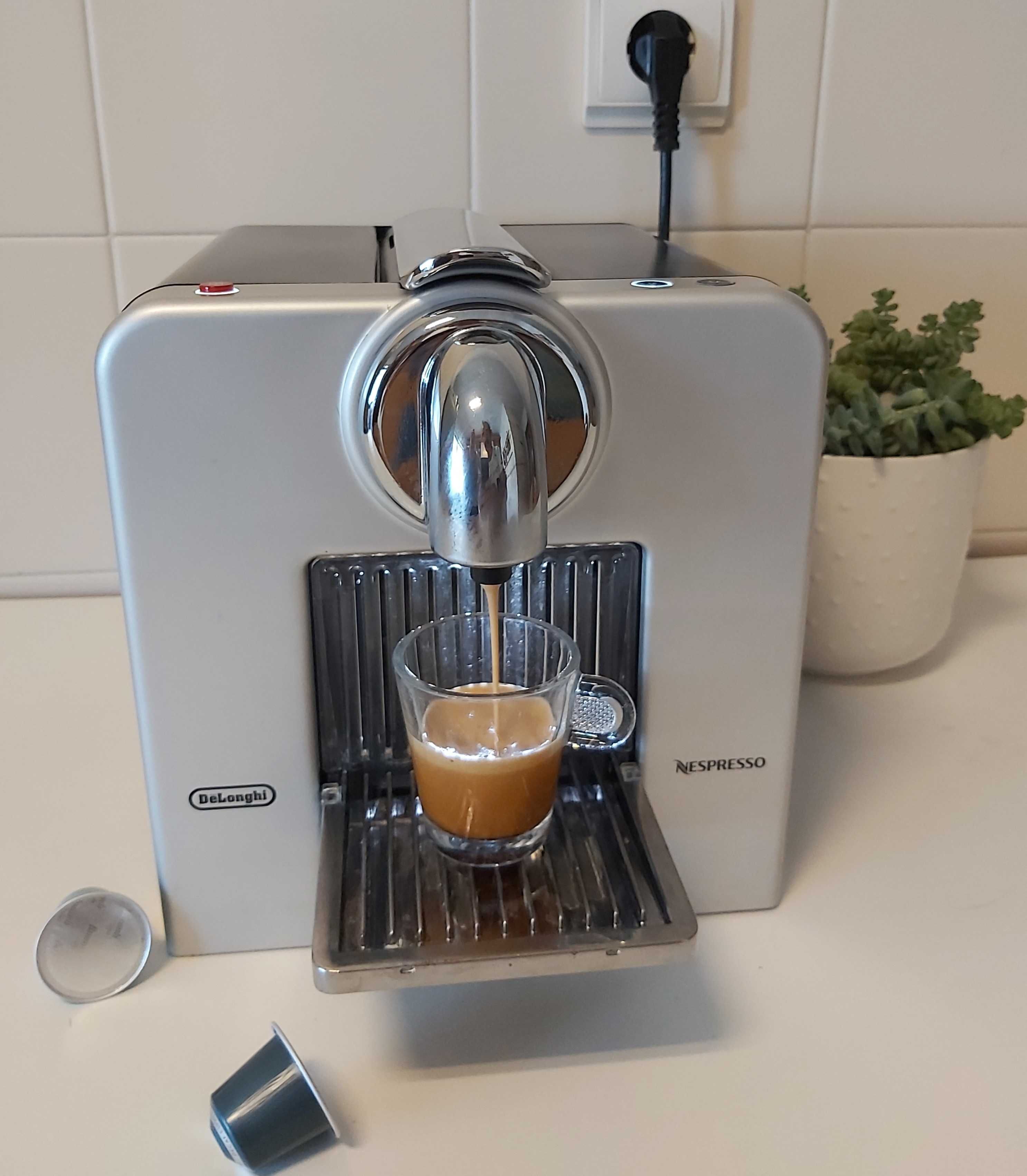 Máquina café Nespresso Delonghi Le Cube