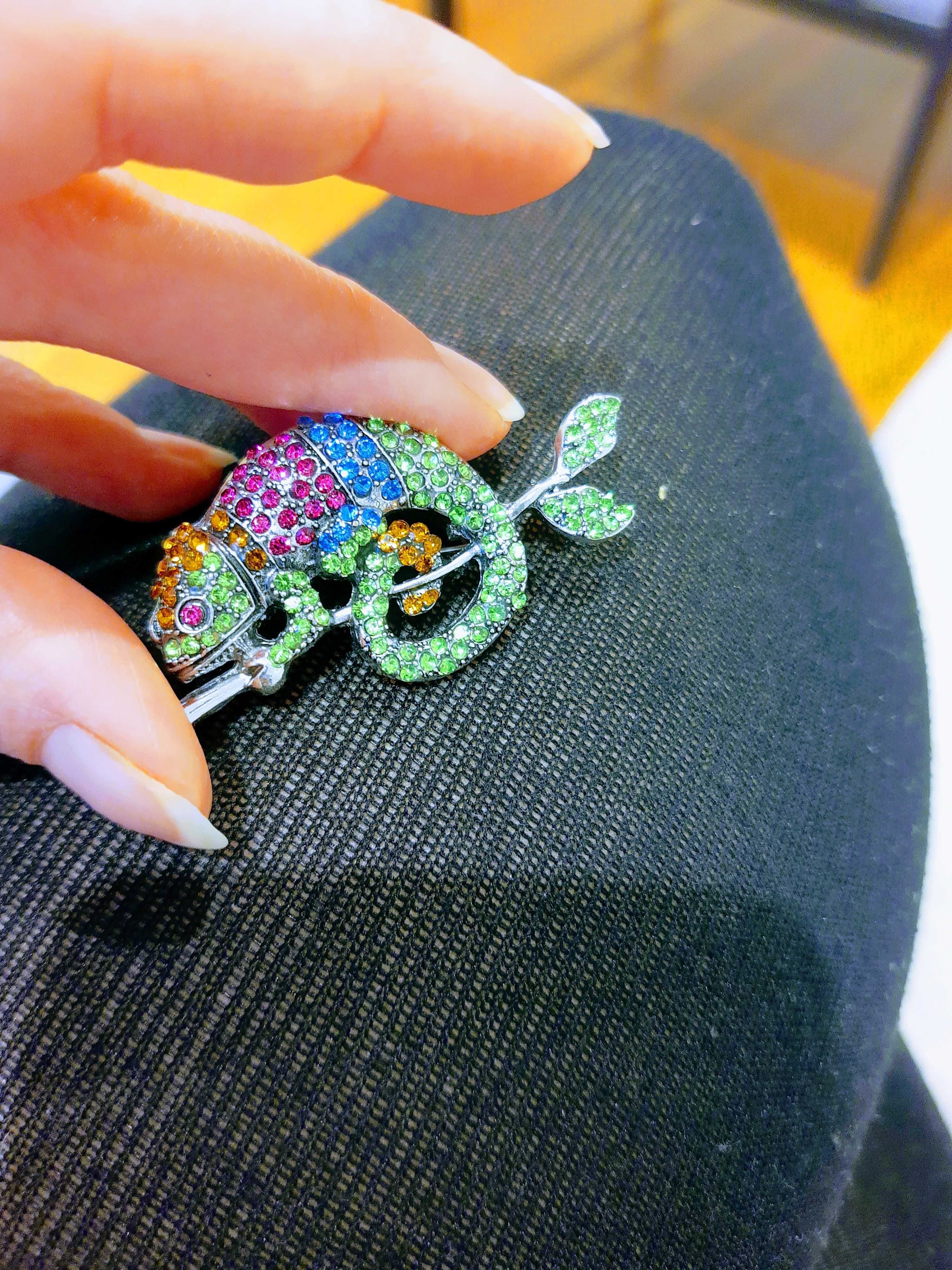 elegancka broszka kameleon prezent na Dzień matki dla kobiet bizuteria