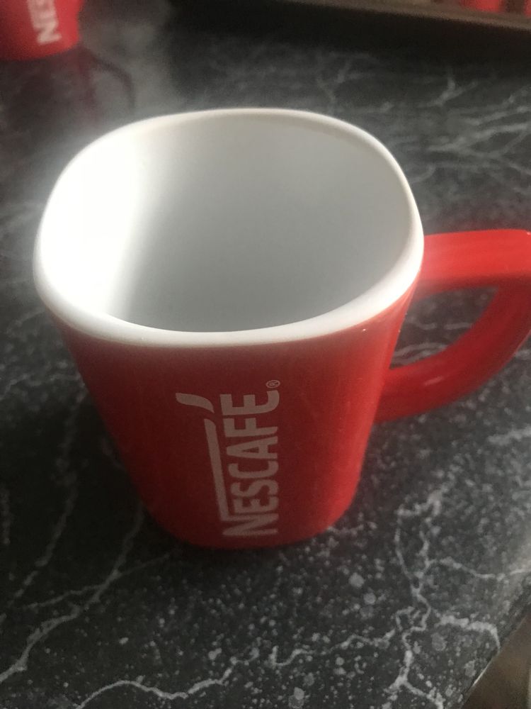 Kultowy kubek Nescafe 325 ml.