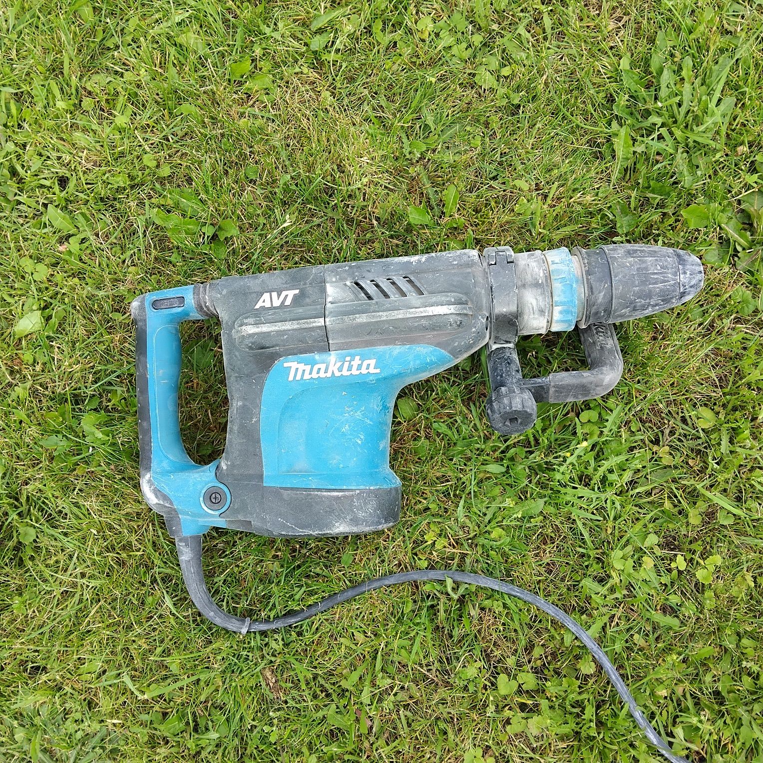 Młot udarowy Makita HM1213C