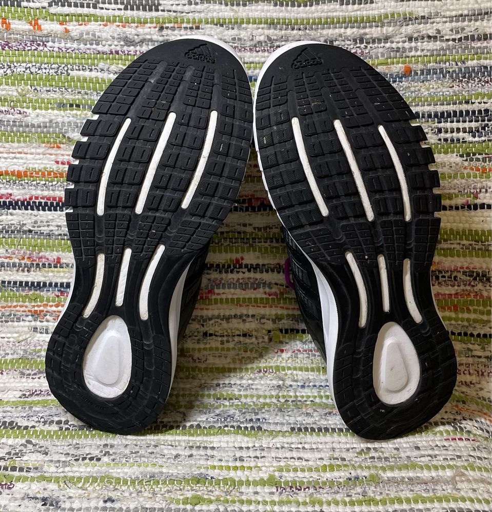 Кроссовки Adidas, оригинал (размер по бирке 40)