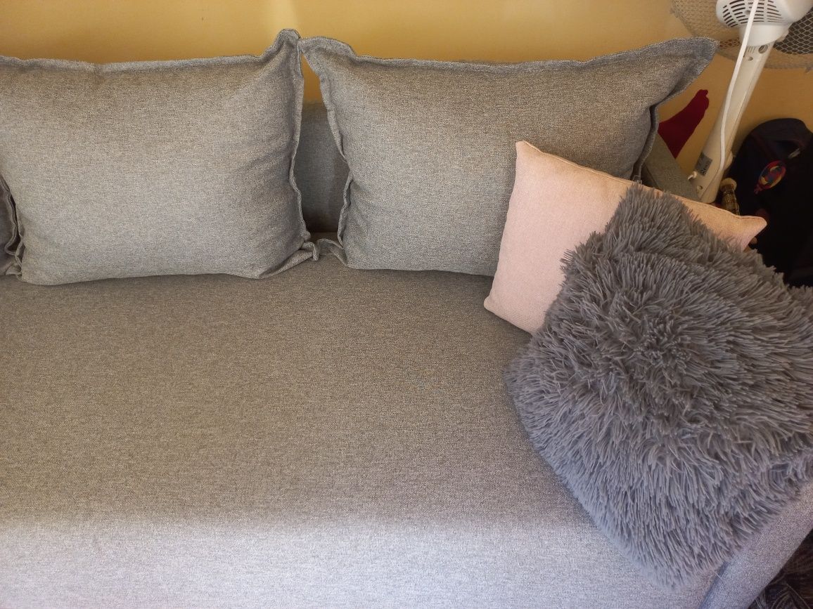 Kanapa, sofa, z poduszkami
