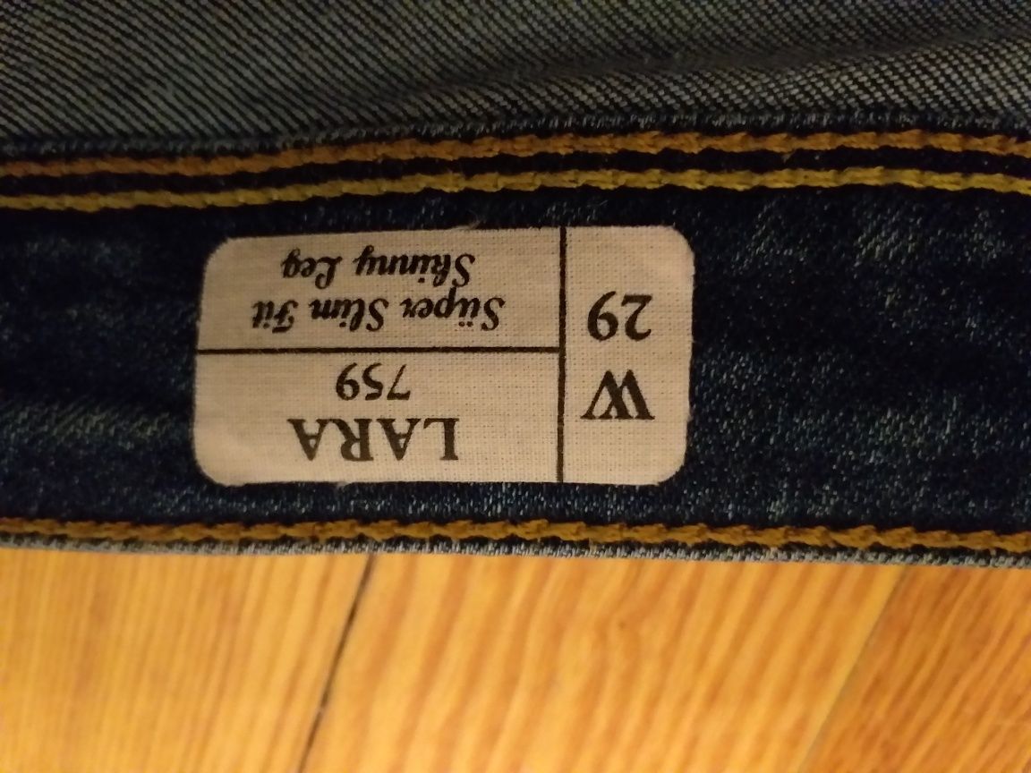 Джинсы на девушку COLINS JEANS.