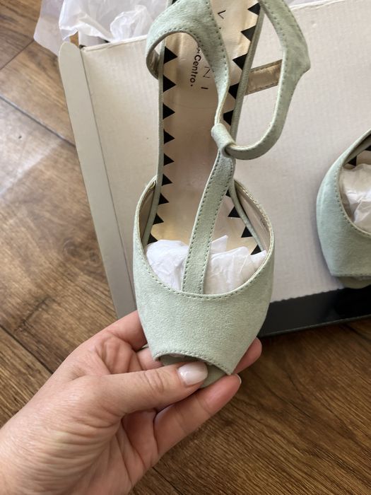 Босоніжки 37 розмір