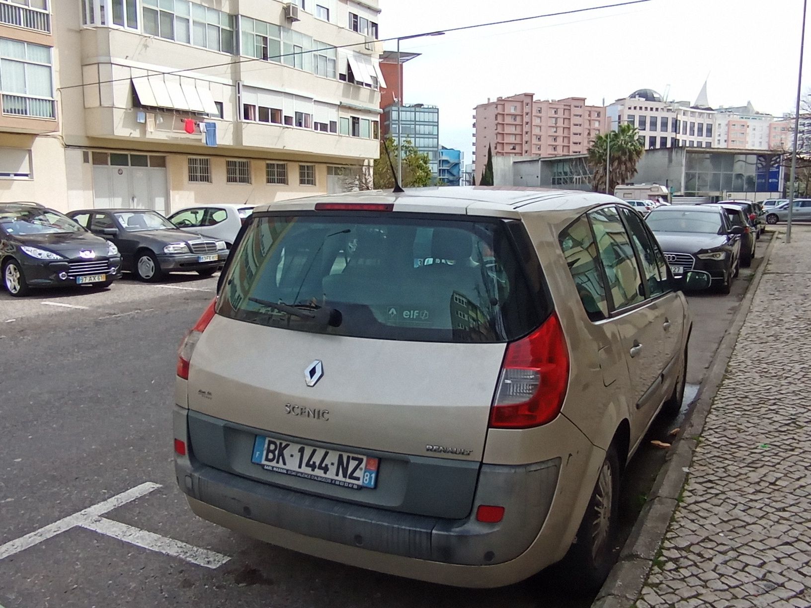 Vendo minha viatura ou troco por carrinha forgao