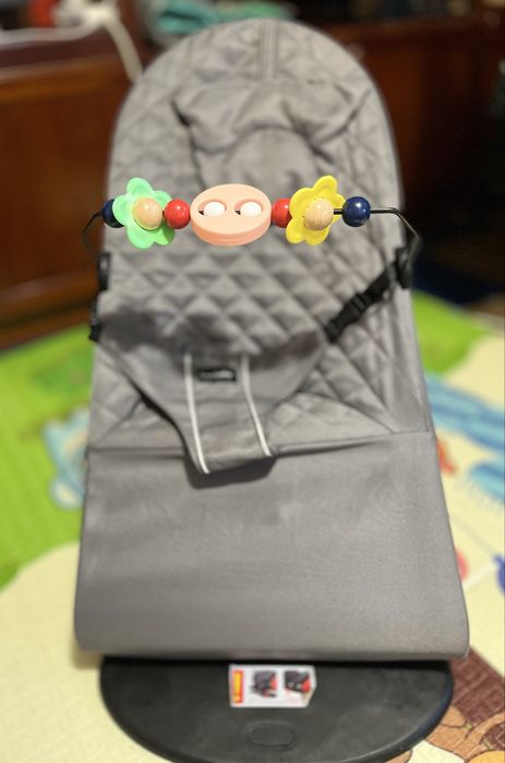 Шезлонг дитячий з іграшками