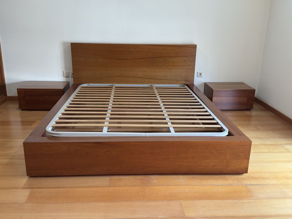 Mobília completa de quarto em madeira maciça
