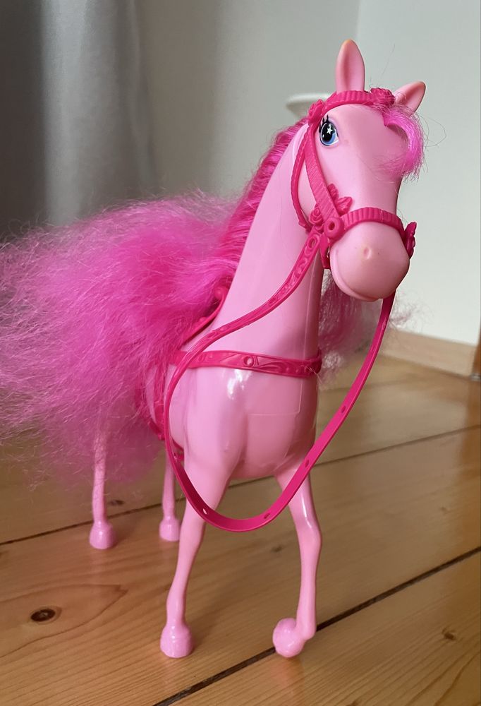 Чарівний кінь для Barbie