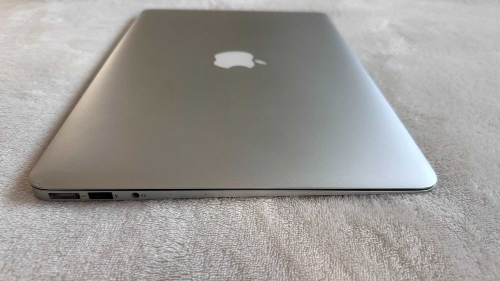 Vendo Macbook Air 13” 1.8 GHz 128GB + Magic Mouse