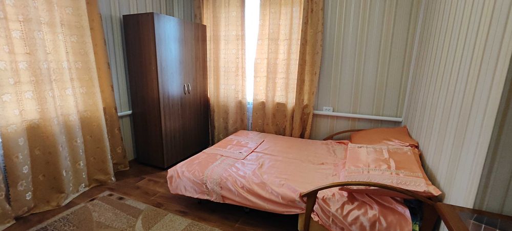 Здається будинок.4 роздільні кімнати.2 санвузли.Меблі.Побутова техніка