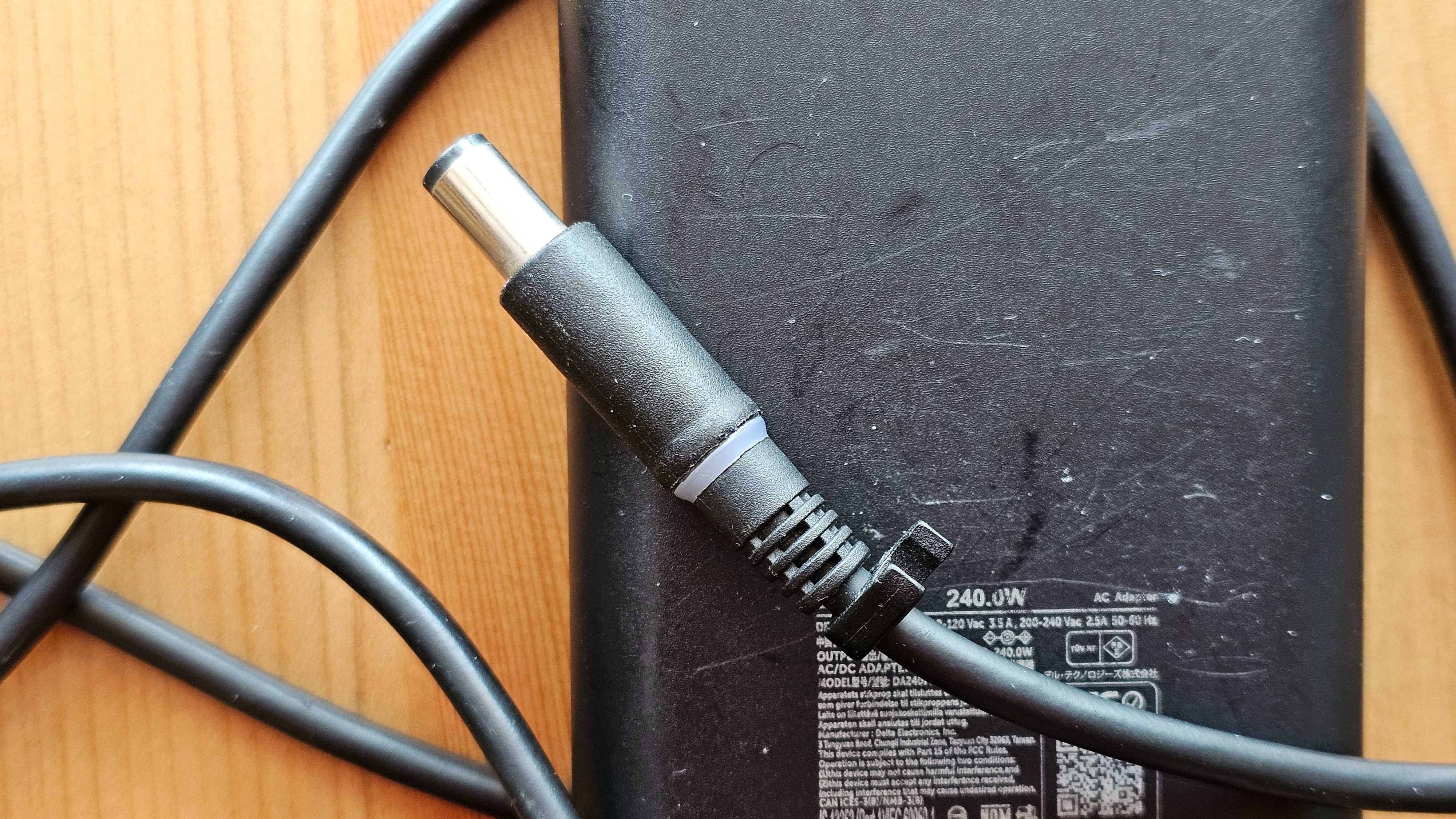Oryginalny zasilacz do laptopa Dell 240W.