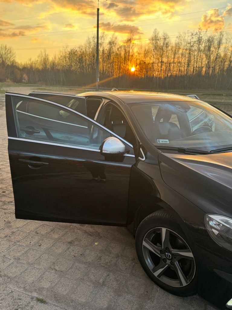 Volvo V40   R-DESIGN