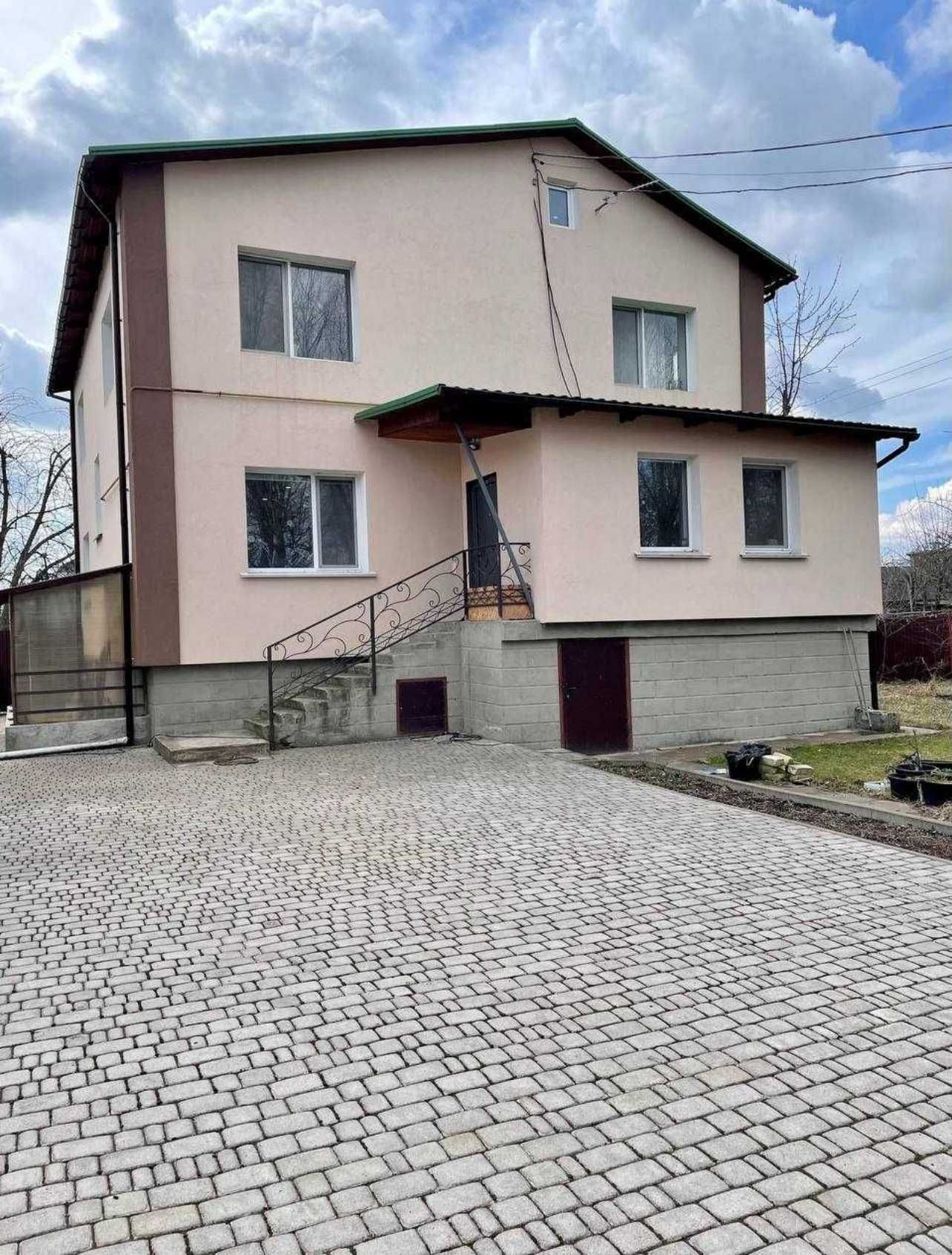 № 12565 - Будинок на початку с. Глибочиця, 237 м2, ділянка - 14 сот