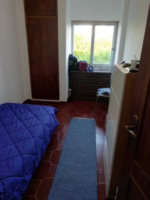 Alugo Quarto - Moita