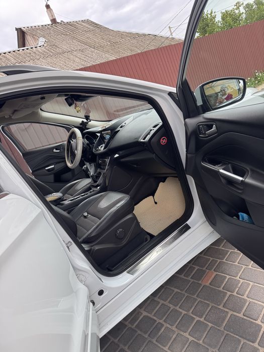 Продам авто Ford Kuga2016