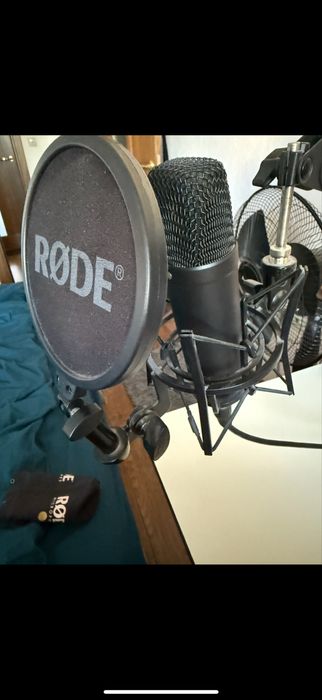 Микрофон Rode NT1-A с пауком и кранштейном