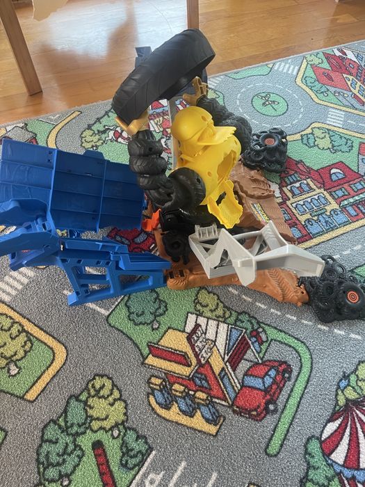 Pista Hot wheels monster trucks