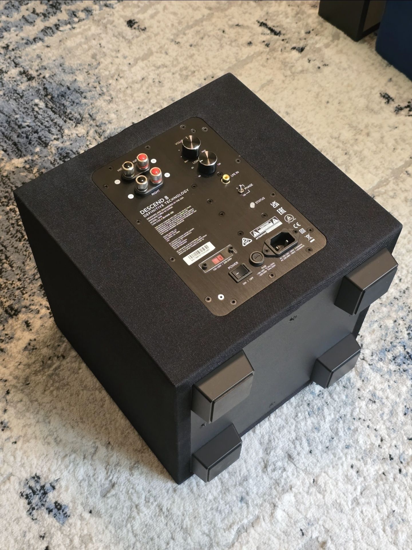 Subwoofer Definitive Technology Descend dn8