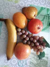 Frutas em plástico