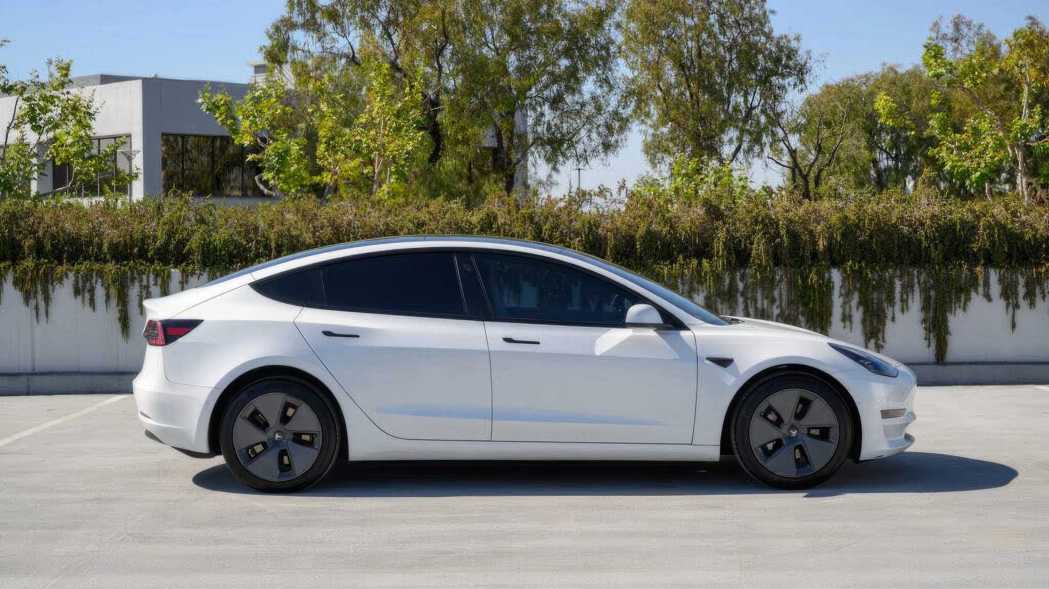 2021 Tesla Model 3 Standard Range Plus RWD