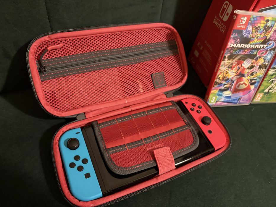 Nintendo Switch OLED gry Mario Kart, Zelda i etui