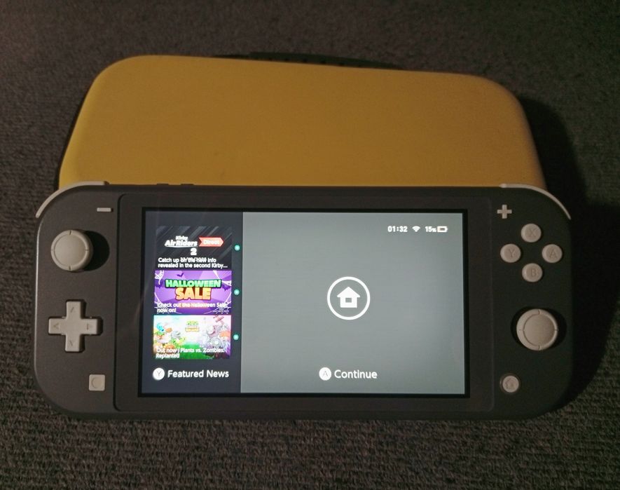 Szare Nintendo Switch Lite+ etui