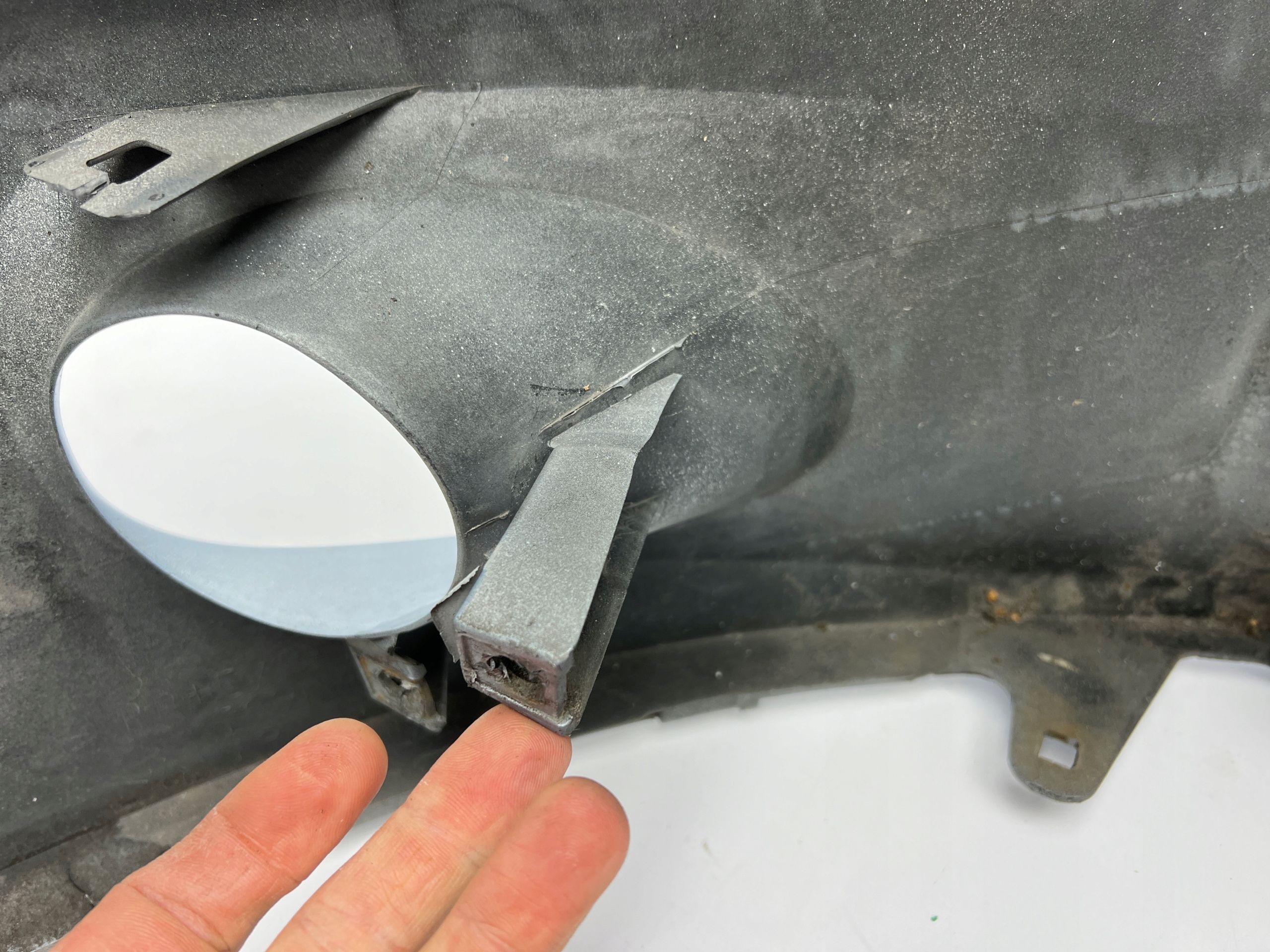 Toyota Auris i Lift Zderzak Przedni przód pod Spryskiwacze oryginał…