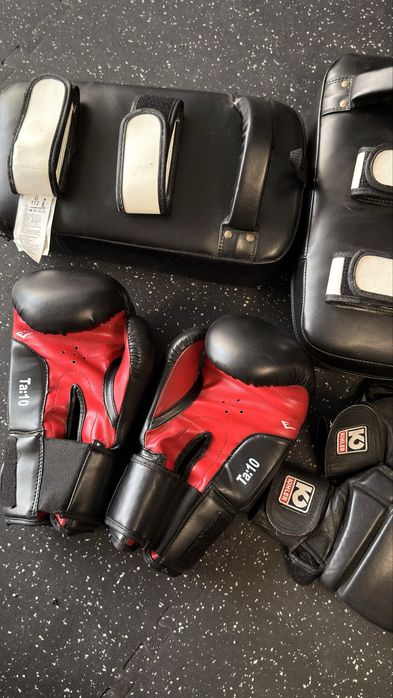 Luvas de Boxe e Plastron