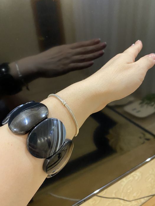 Шикарный браслет из натурального камня черного агата.