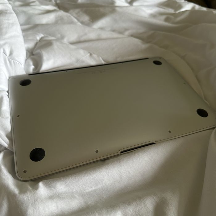 Macbook Air 11 2016 року 8/128 Gb