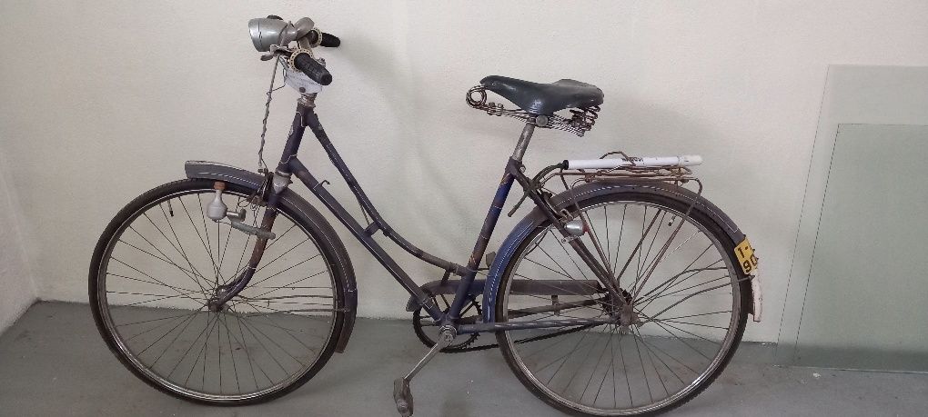 Bicicleta antiga Pasteleira