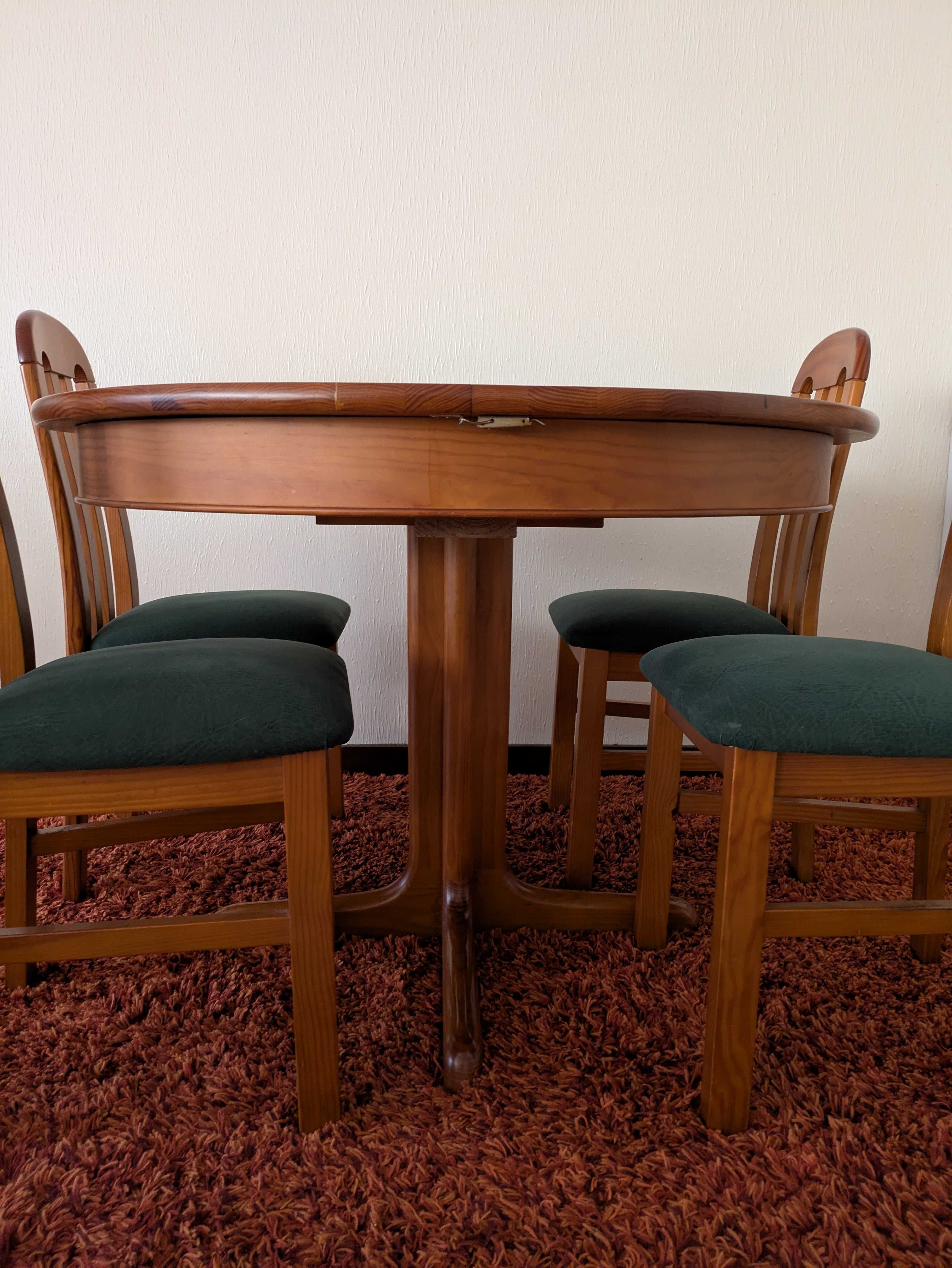Mesa e cadeiras para sala