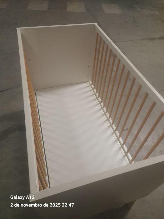 Berço com colchão+muda fraldas