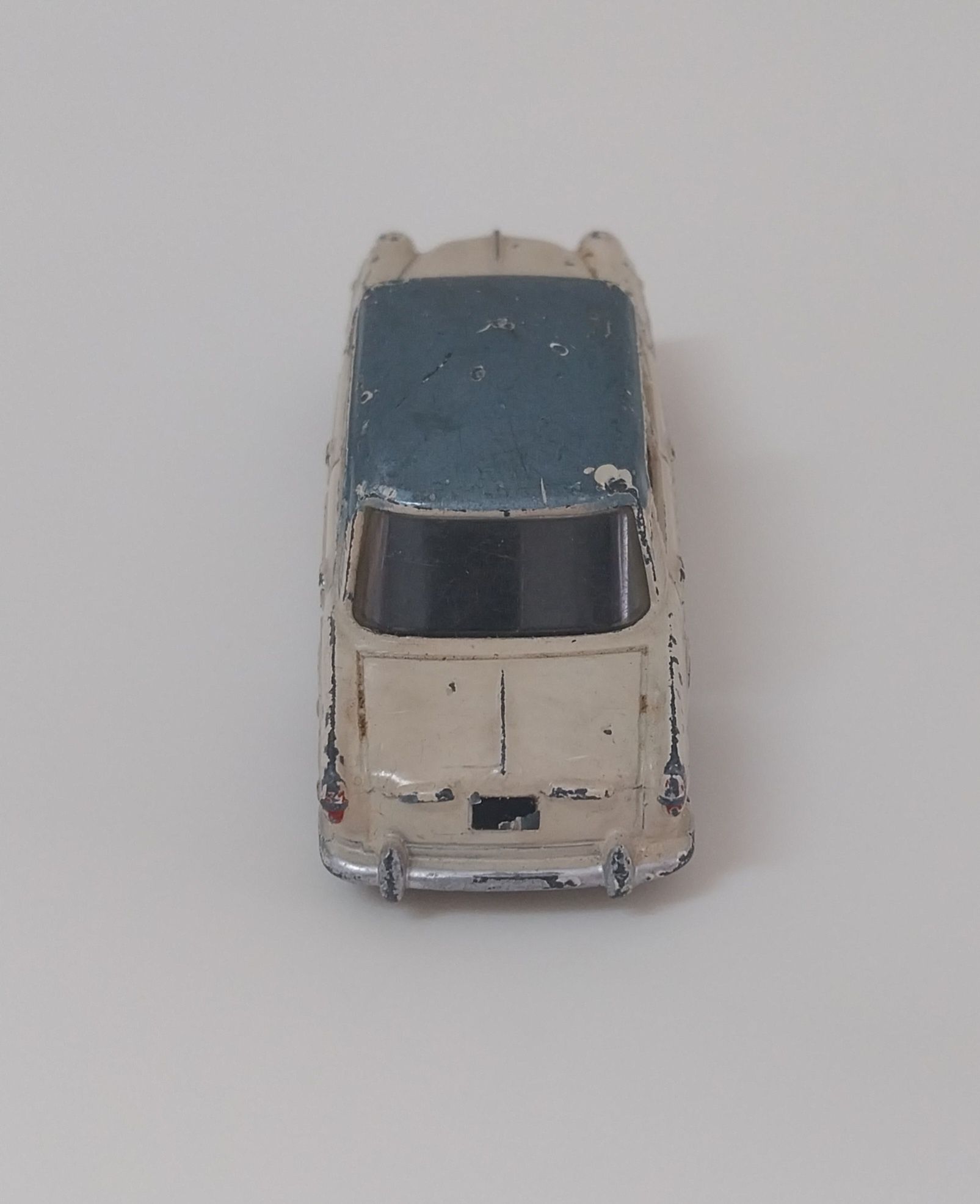Miniatura antiga Dinky Toys Fiat 1200