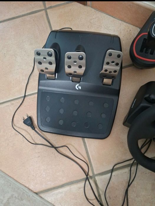 Volante Logitech G923 + Shifter Thrustmaster
