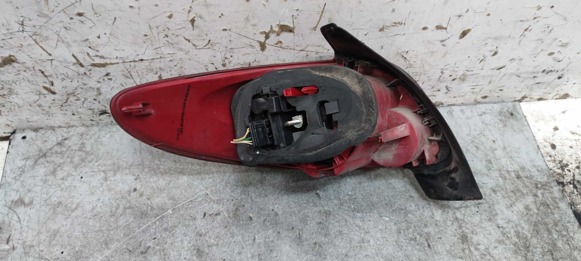 Peugeot 206 HB Lampa Prawa Tylna Prawy Tył PT