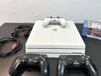 Playstation 4 + comandos + jogos
