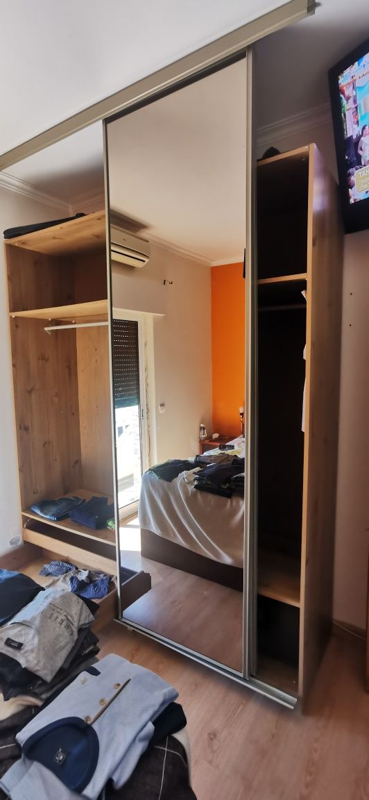 3 Portas Roupeiro - Espelho - Bom Estado