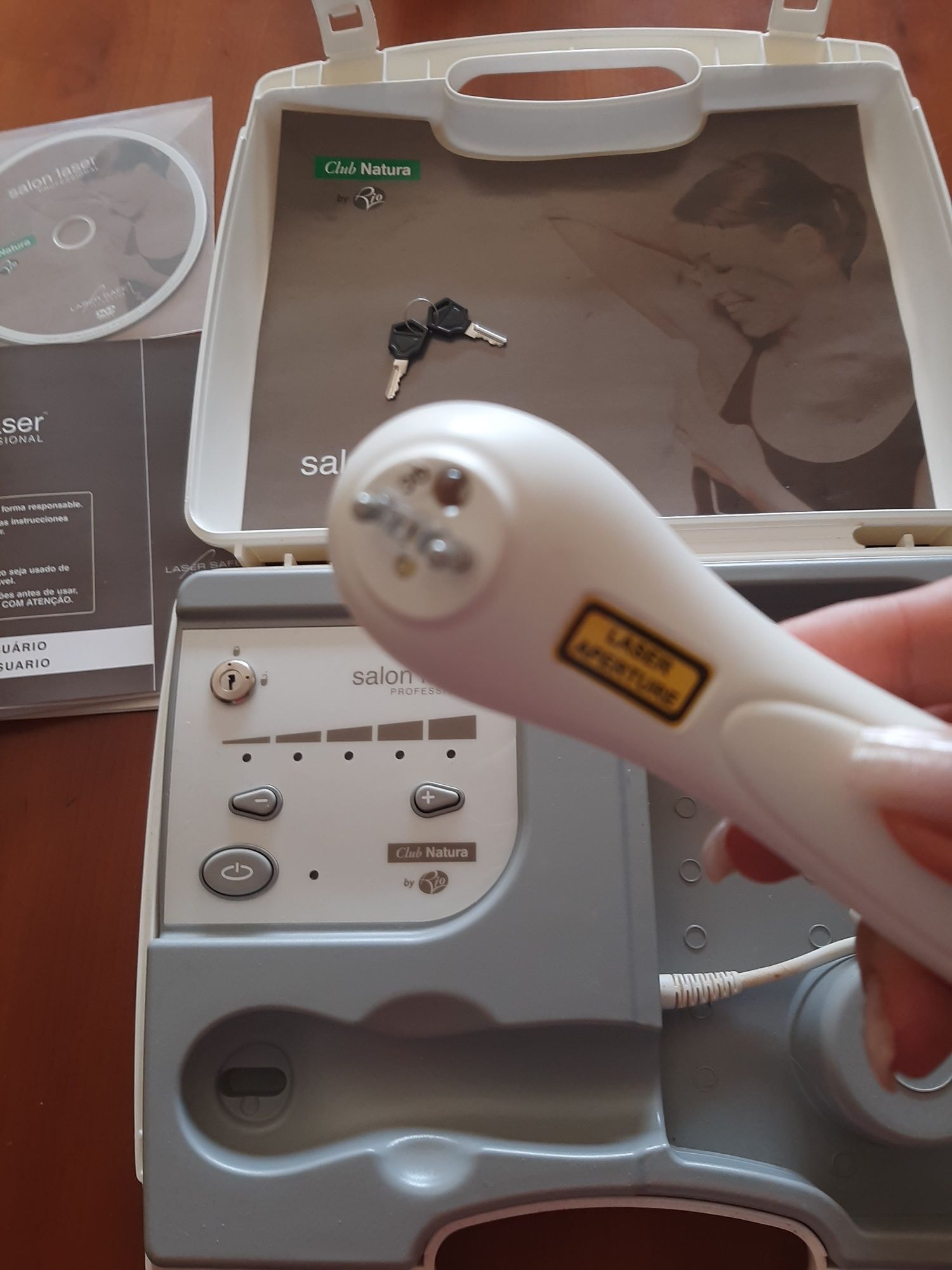 Aparelho de depilação definitiva a laser 
Em perfe