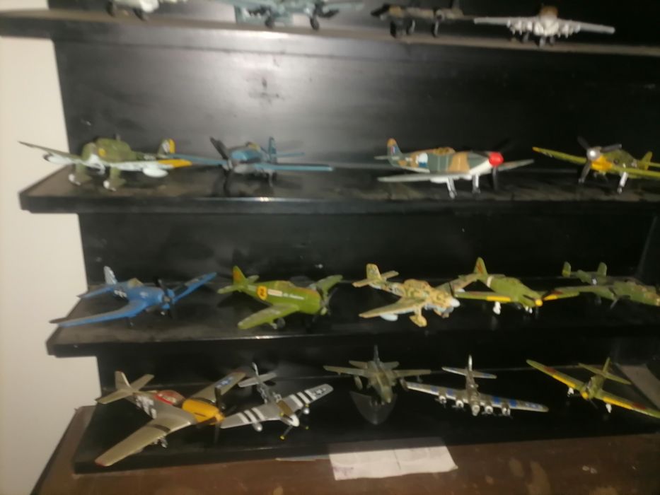 Coleção 30 Aviões de guerra 150 €