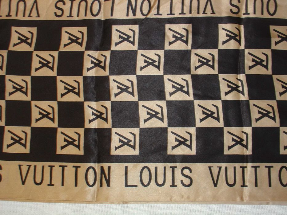 Louis Vuitton satynowy szalik