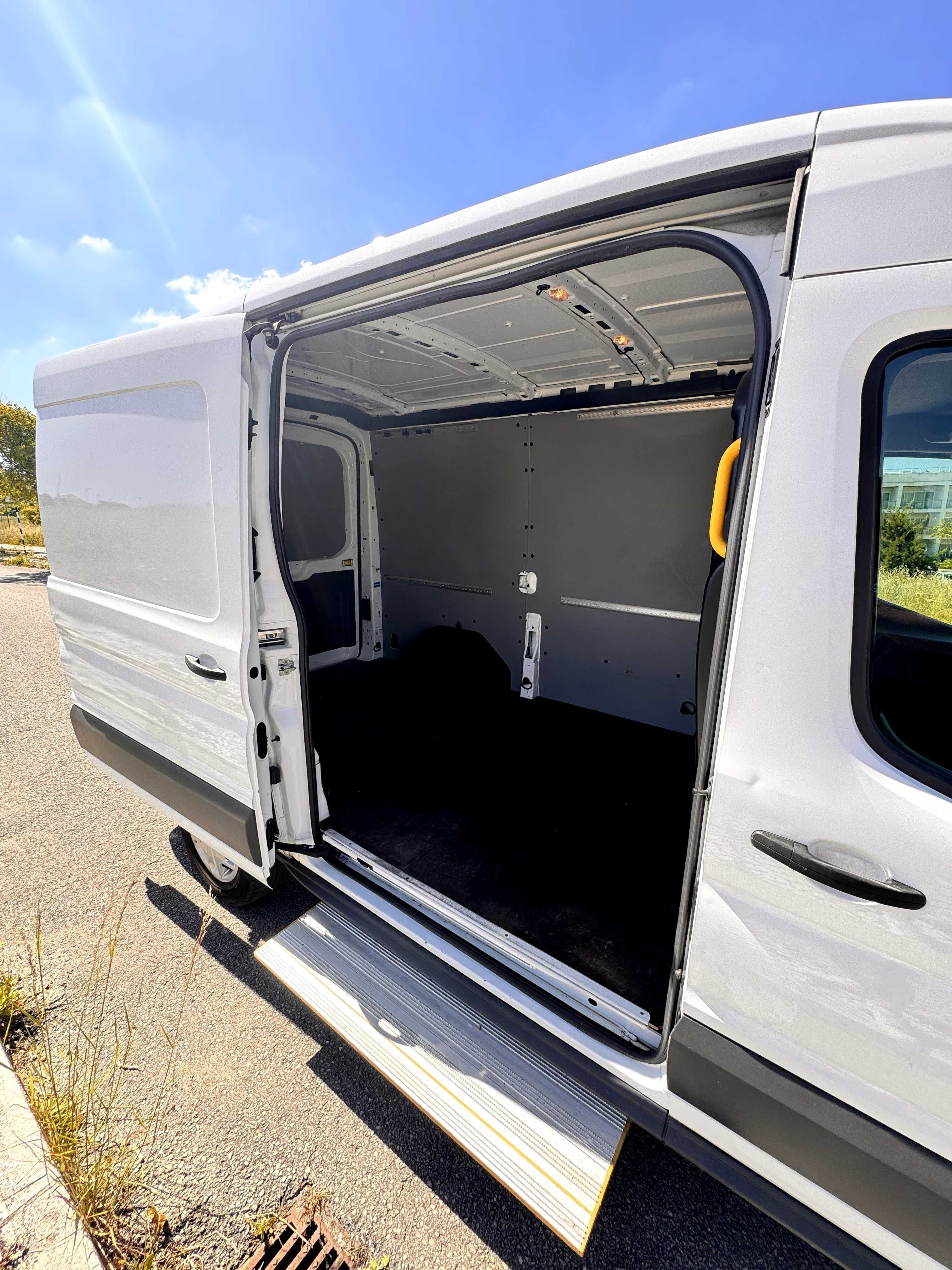 Ford Transit 2.0 TDCi L3H2 2018 | Excelente Estado