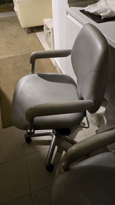 Cadeira de barbeiro/cabeleireiro Pietranera 5’60
3,700.00€ – 4,187.00€