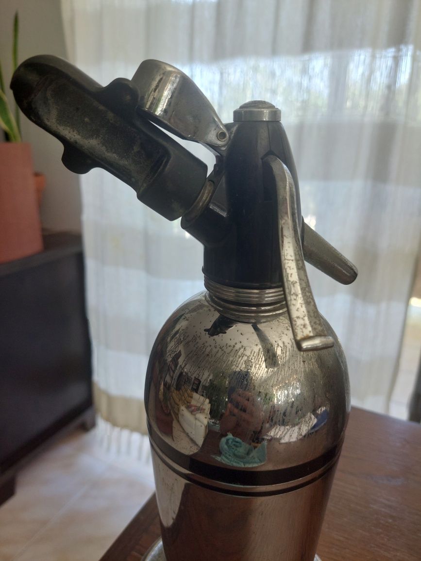 Garrafa de soda e balde  gelo em inox.Peças de coleçao.