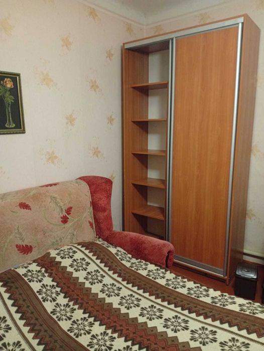 Сдам в долгосрочную аренду комнату в частном доме у м. Деміївська