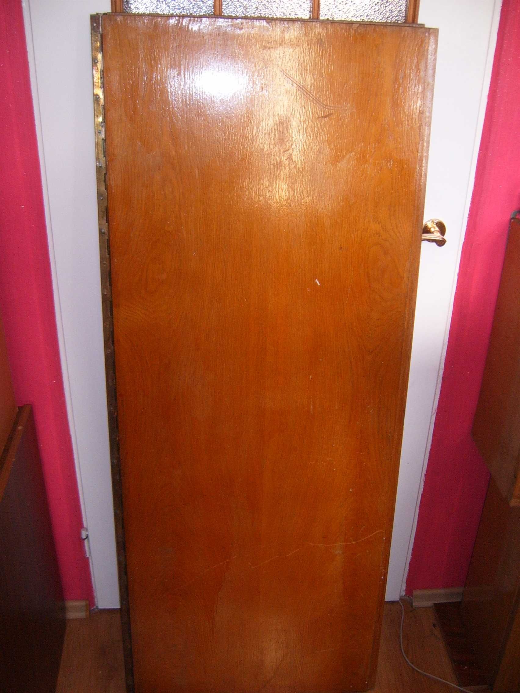 drzwi szafa zawiasy mosiezne stare retro PRL drazek uchwyty zamek