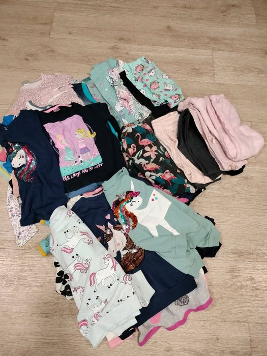 Paka ubrań dla dziewczynki rozmiar od 122-128i 134w bdb stanie