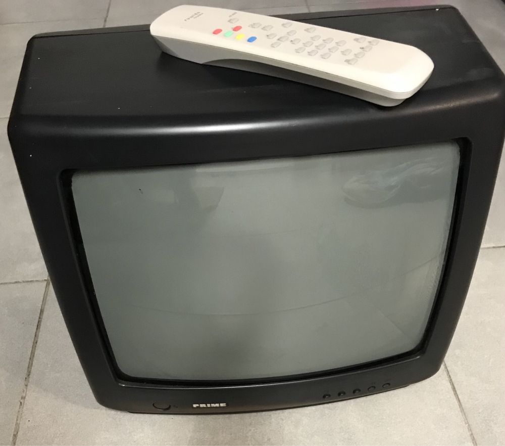 TV analógica PRIME C/comando a funcionar impecável