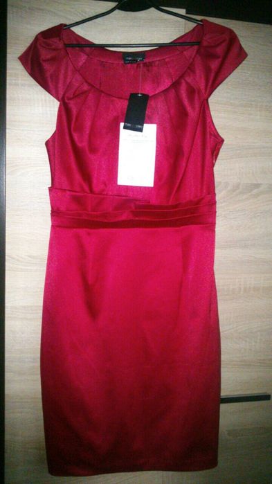 Продам червону сукню