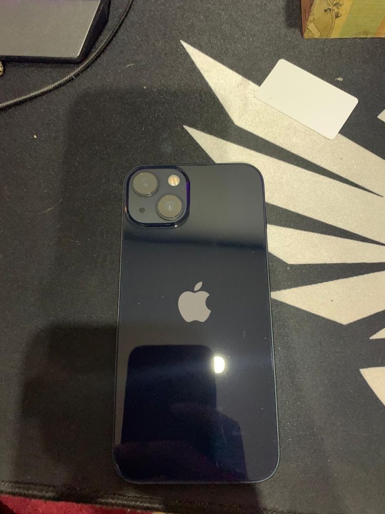 iPhone 13 como novo com capas e películas